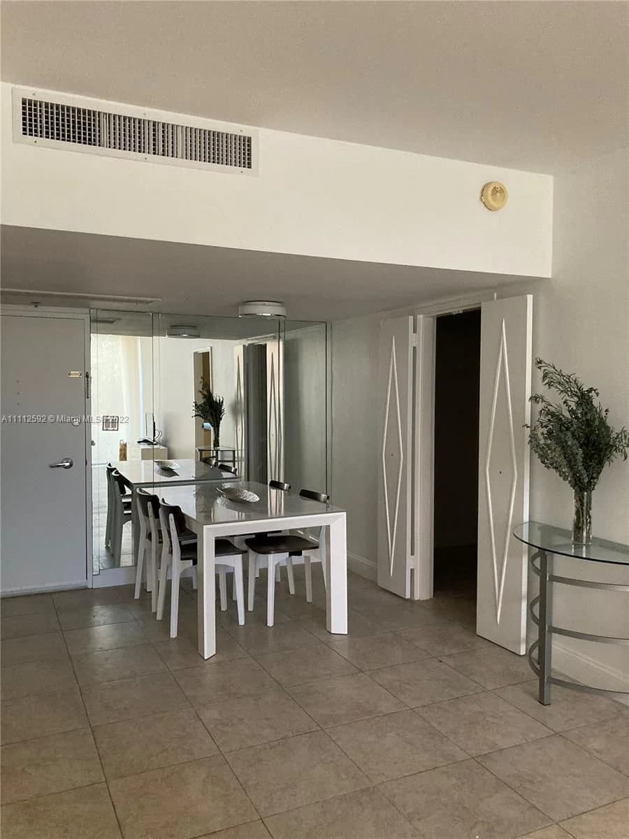 1+1 Condo — 5161 Collins Ave #210, Miami Beach, FL 33140