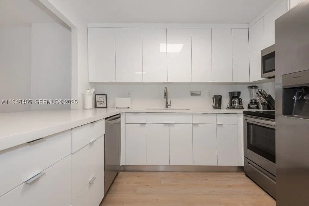 1-bedroom Condo — 2301 Collins Ave #927, Miami Beach, FL 33139