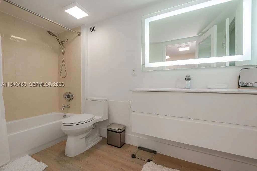 1-bedroom Condo — 2301 Collins Ave #927, Miami Beach, FL 33139