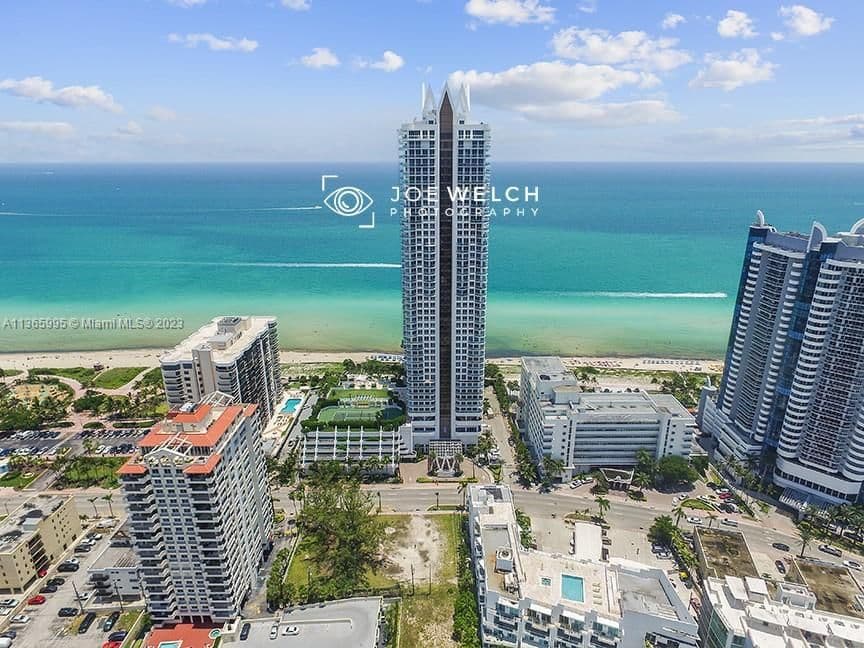 2-bedroom Condo — 6365 COLLINS AV #3407, Miami Beach, FL 33141