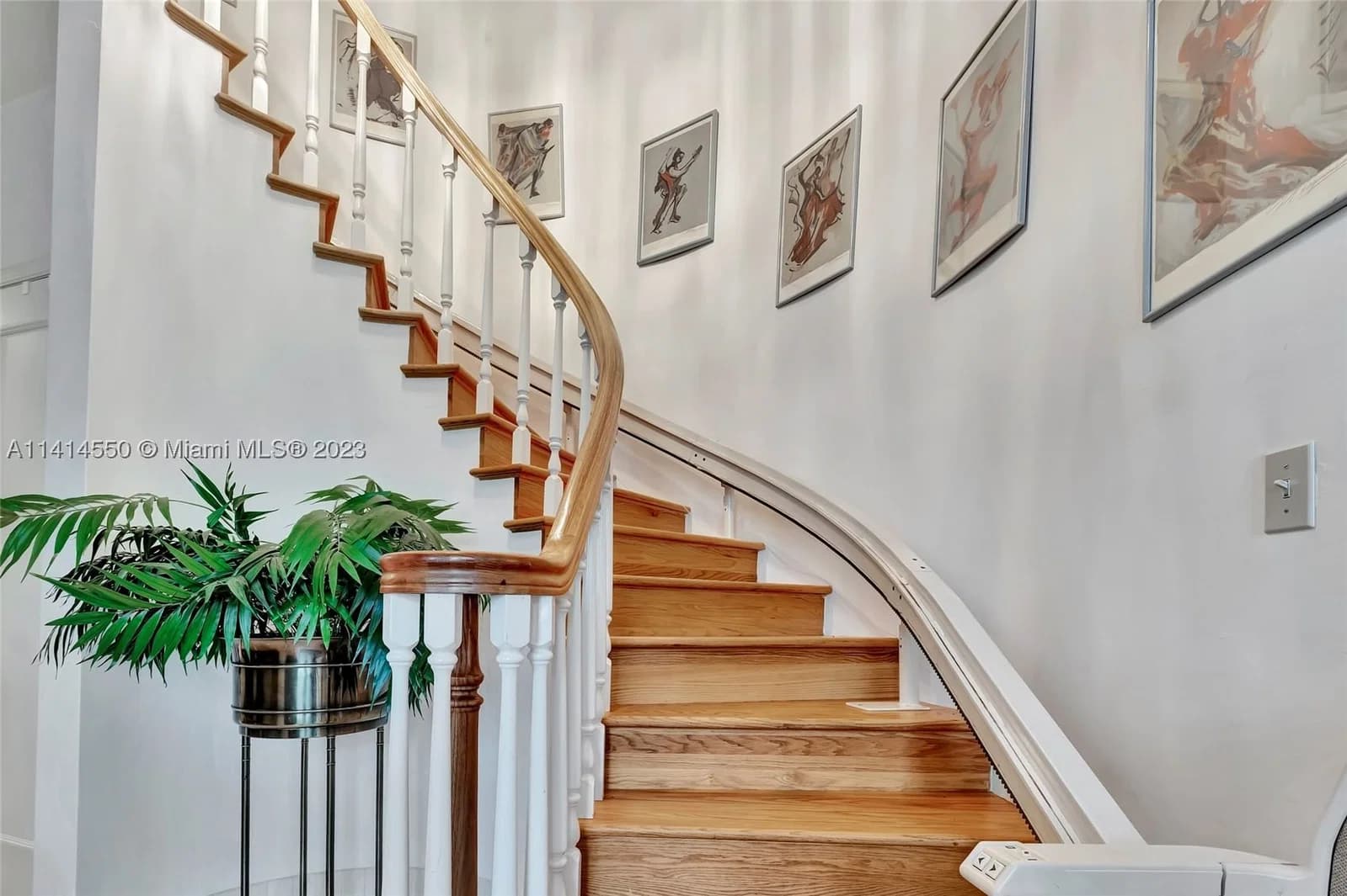 5+1 Müstakil ev — 4716 University Dr, Coral Gables, FL 33146