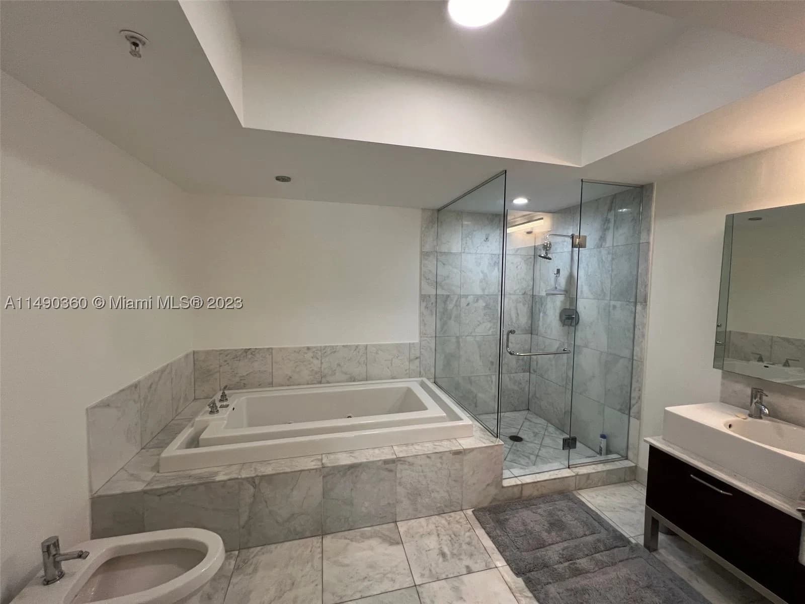 1-bedroom Condo — 218 14th Street #1806, Miami, FL 33131