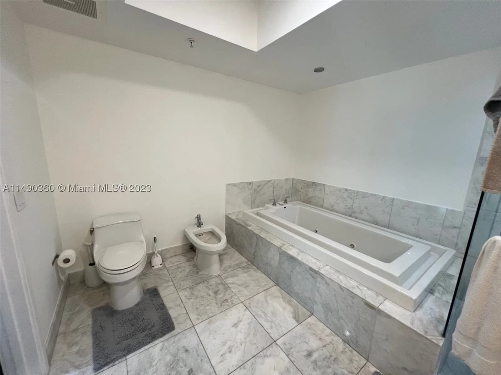 1-bedroom Condo — 218 14th Street #1806, Miami, FL 33131