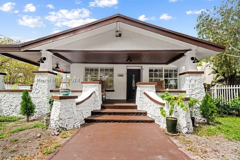 3+1 Müstakil ev — 3902 3rd Ave, Miami, FL 33127