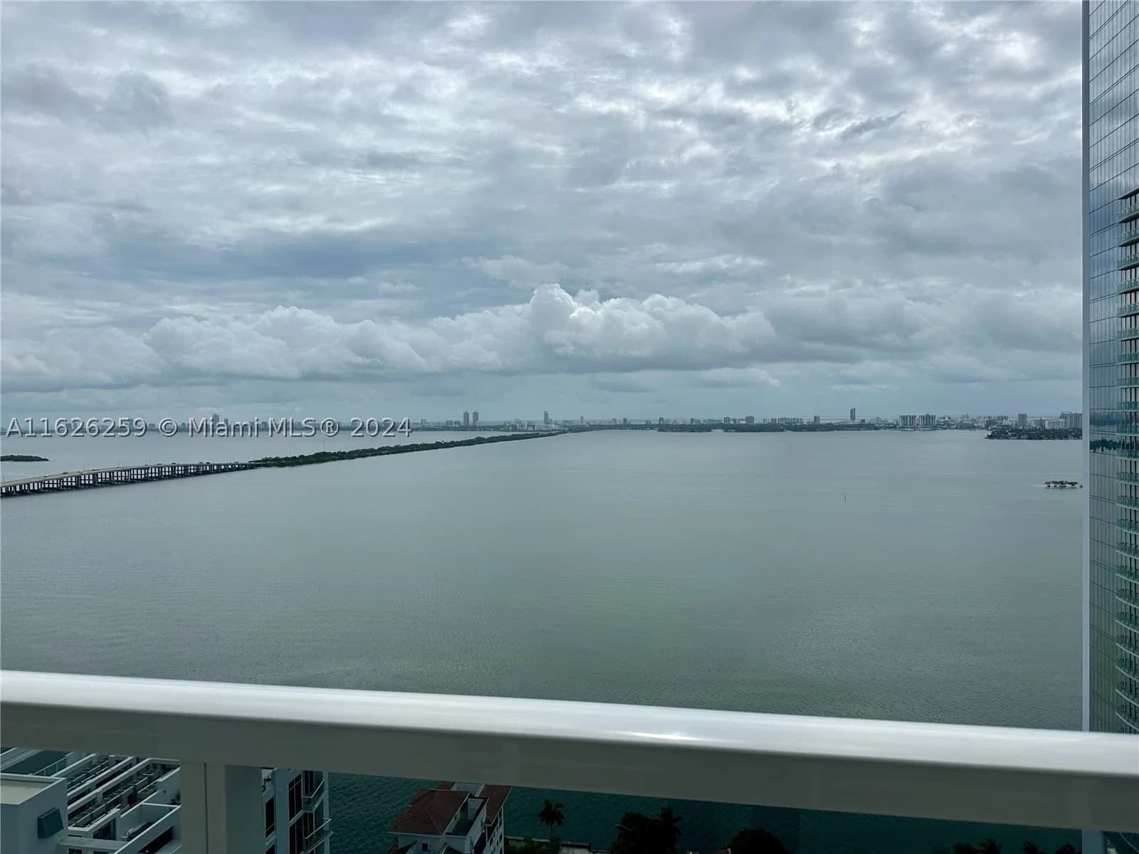 3-bedroom Condo — 600 27th St #2302, Miami, FL 33137