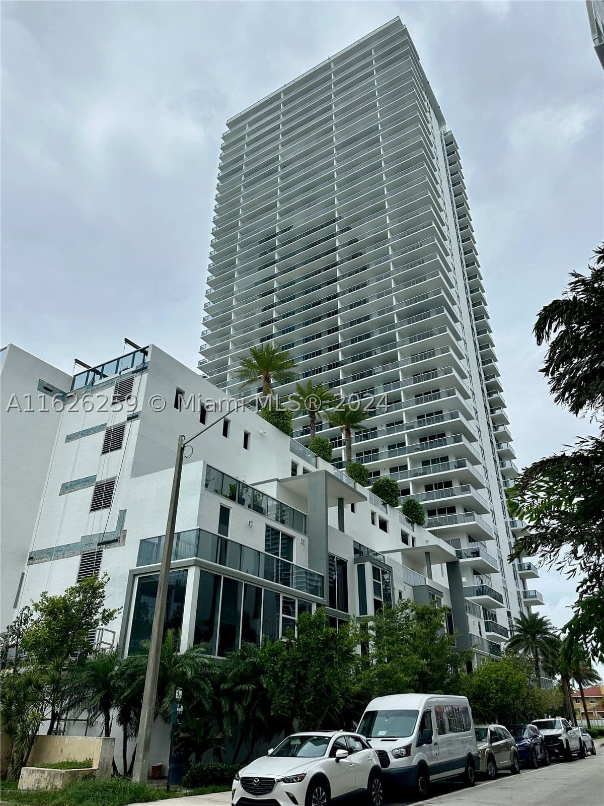 3-bedroom Condo — 600 27th St #2302, Miami, FL 33137