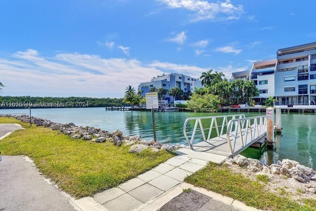 1+1 Condo — 400 Kings Point Dr #320, Sunny Isles Beach, FL 33160
