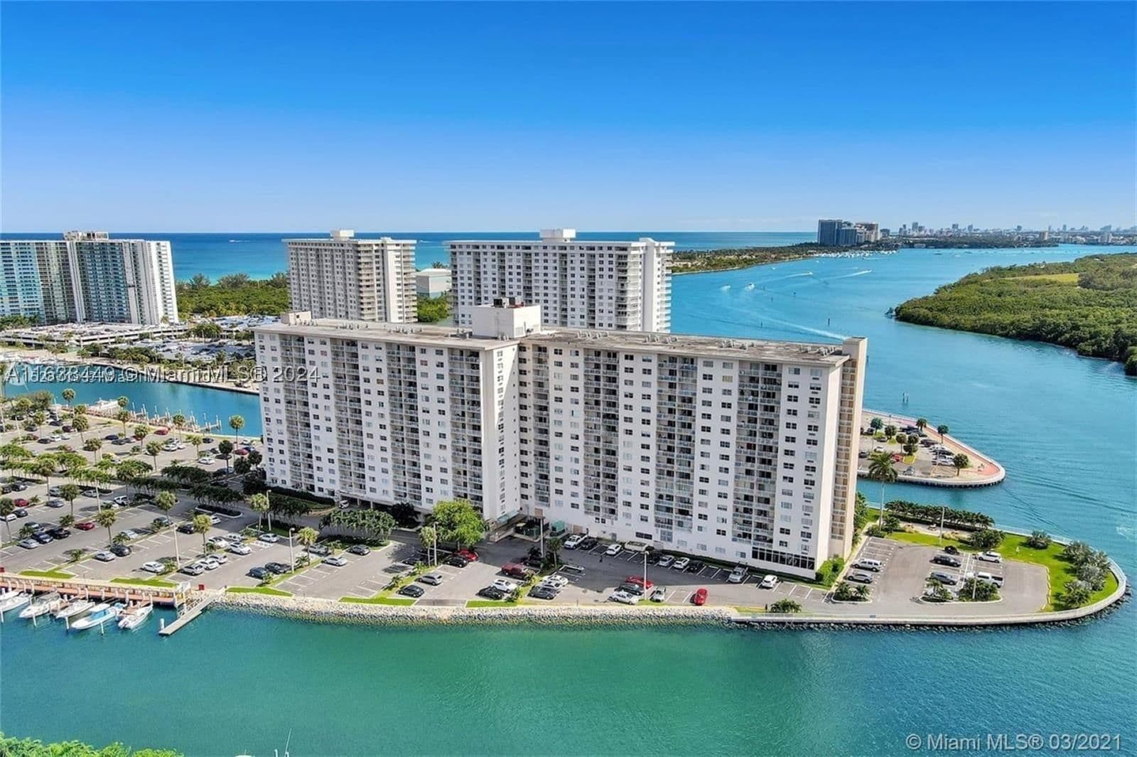 1+1 Condo — 400 Kings Point Dr #320, Sunny Isles Beach, FL 33160