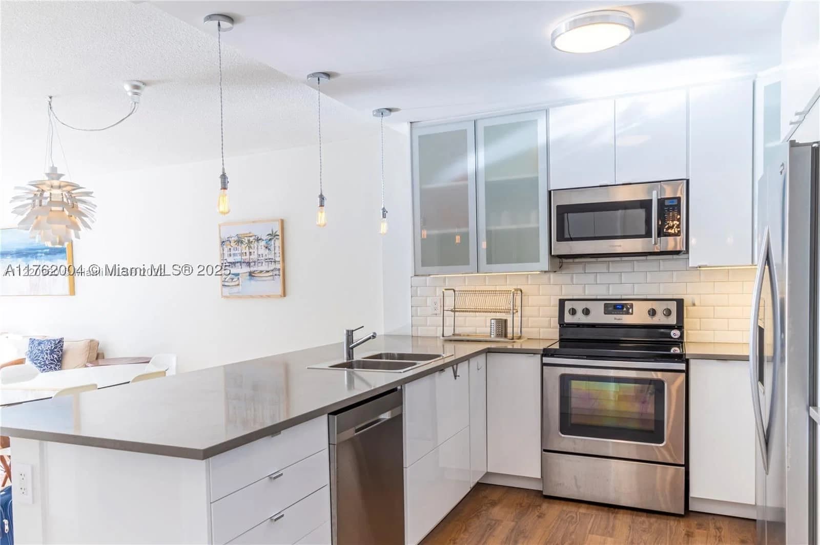 2+1 Condo — Miami Beach, FL 33140