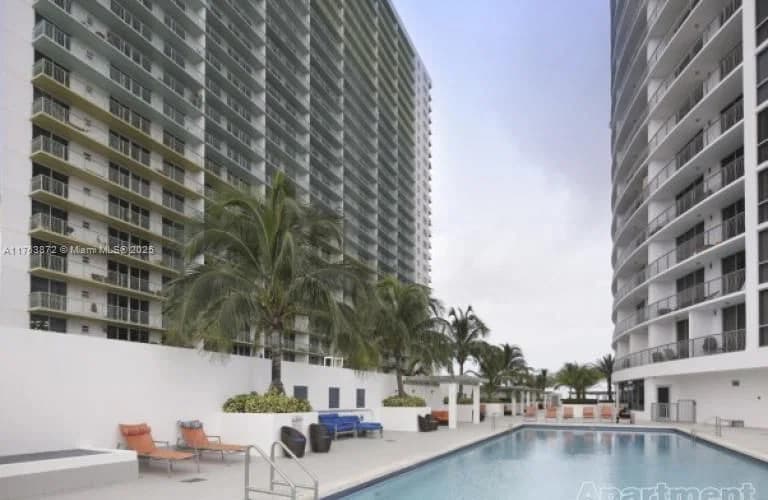 2+1 Kooperatif — 1750 Bayshore Dr #2215, Miami, FL 33132