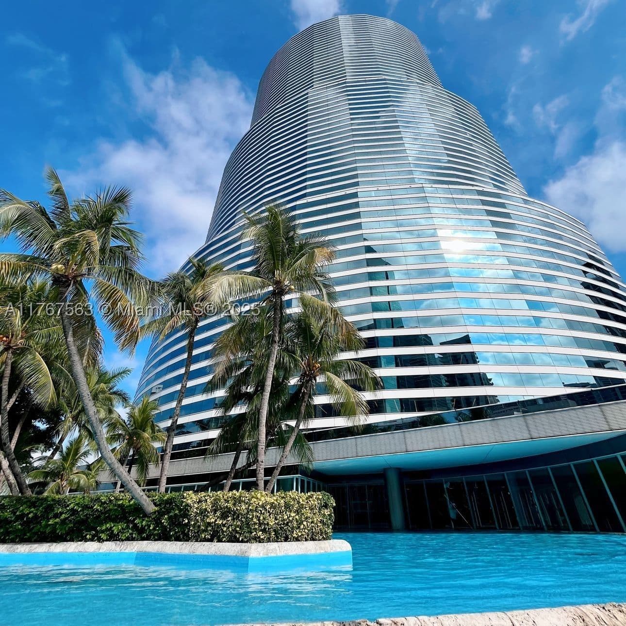 Mülk — 100 2 ST #2000, Miami, FL 33131