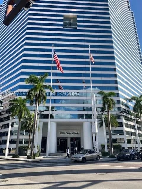 Mülk — 100 2 ST #2000, Miami, FL 33131