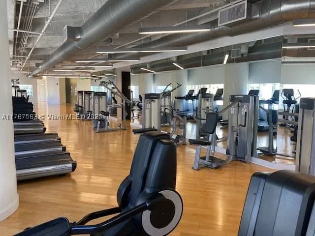 Mülk — 100 2 ST #2000, Miami, FL 33131