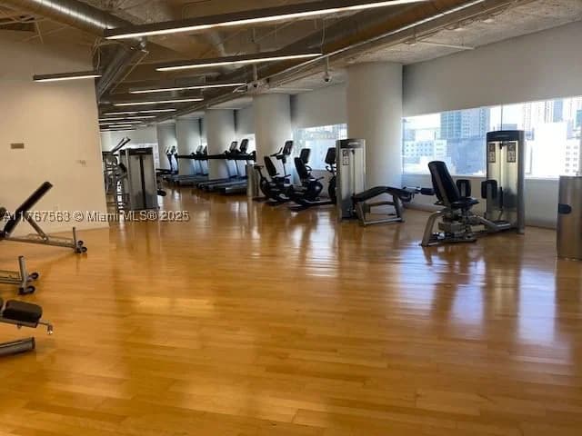 Mülk — 100 2 ST #2000, Miami, FL 33131