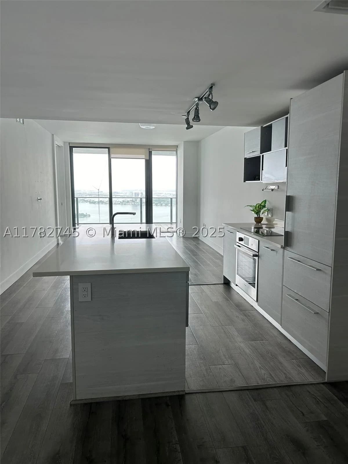 2+1 Condo — Miami, FL 33137