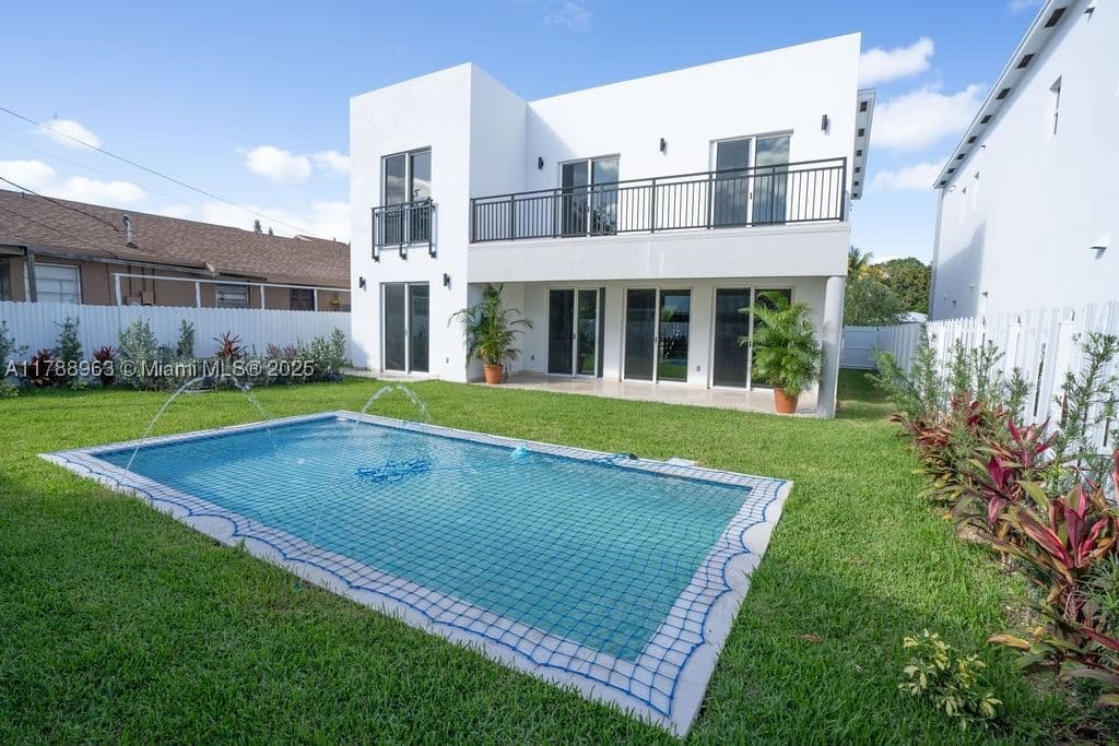 4+1 Müstakil ev — 910 24th Rd, Miami, FL 33129