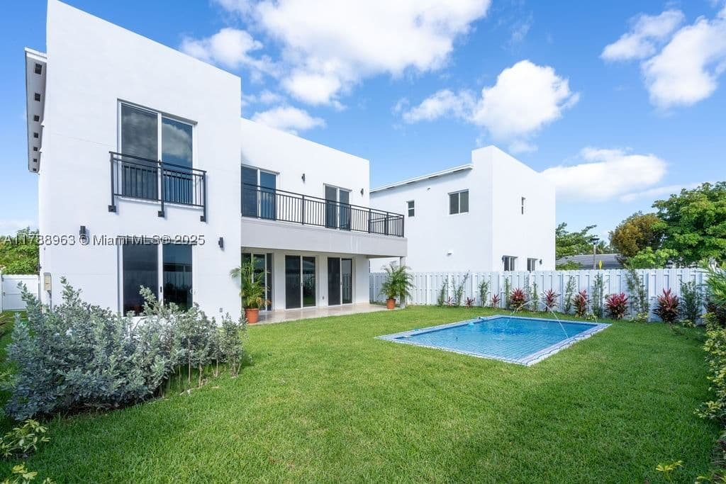 4+1 Müstakil ev — 910 24th Rd, Miami, FL 33129