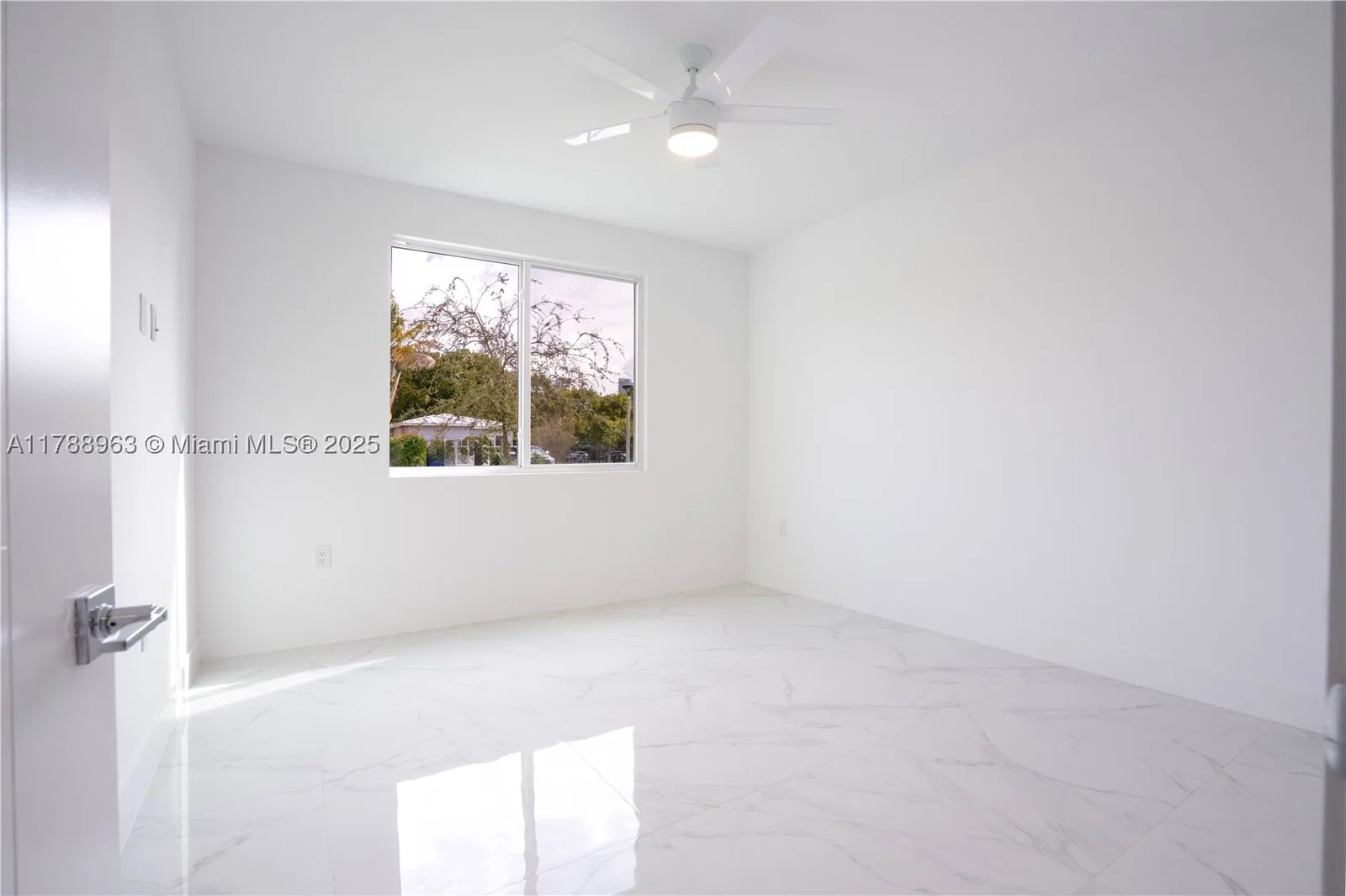 4+1 Müstakil ev — 910 24th Rd, Miami, FL 33129