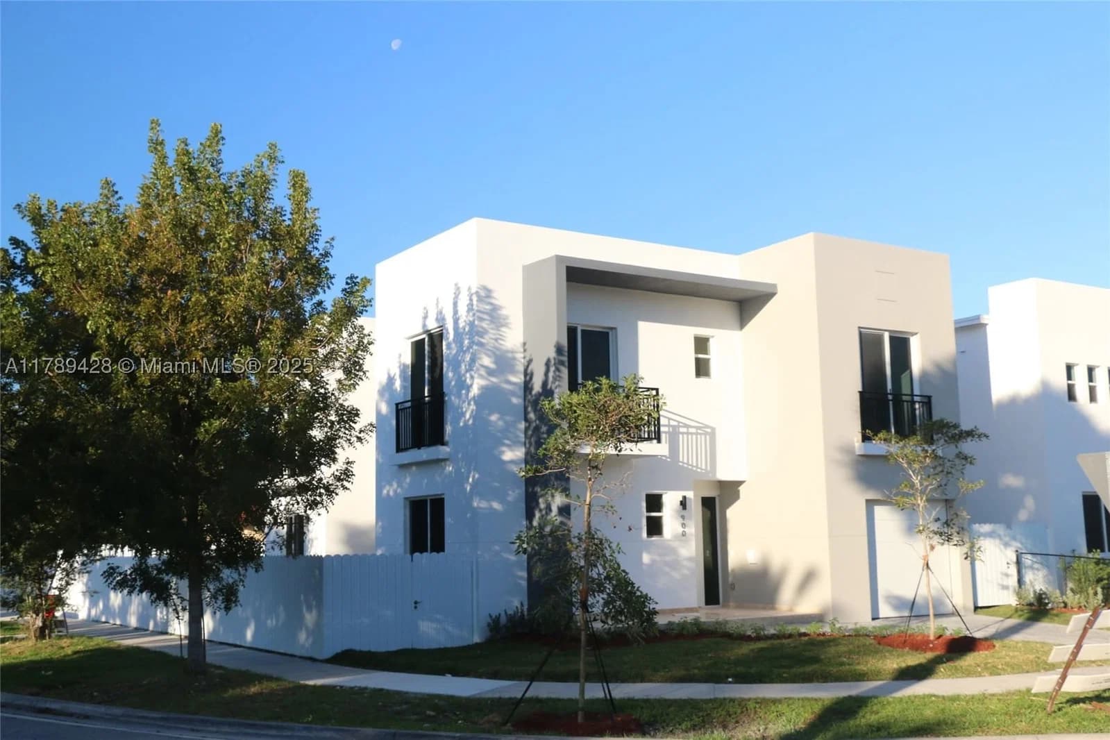 4+1 Müstakil ev — 900 24th Rd, Miami, FL 33129