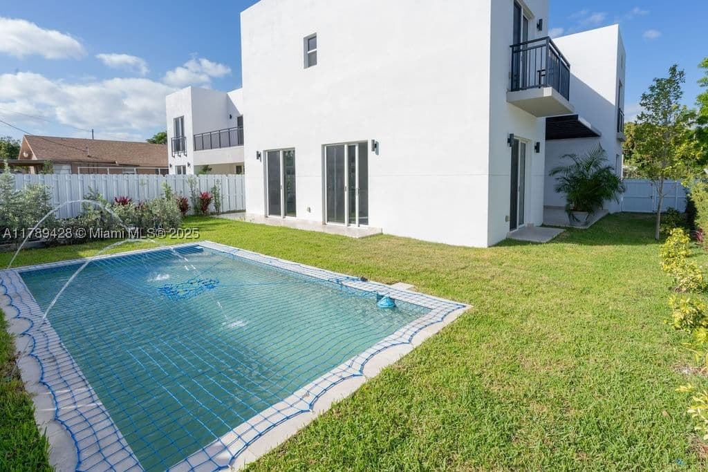 4+1 Müstakil ev — 900 24th Rd, Miami, FL 33129