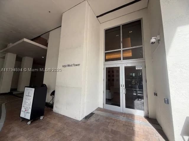 1-bedroom Condo — 1050 Brickell Ave #1602, Miami, FL 33131
