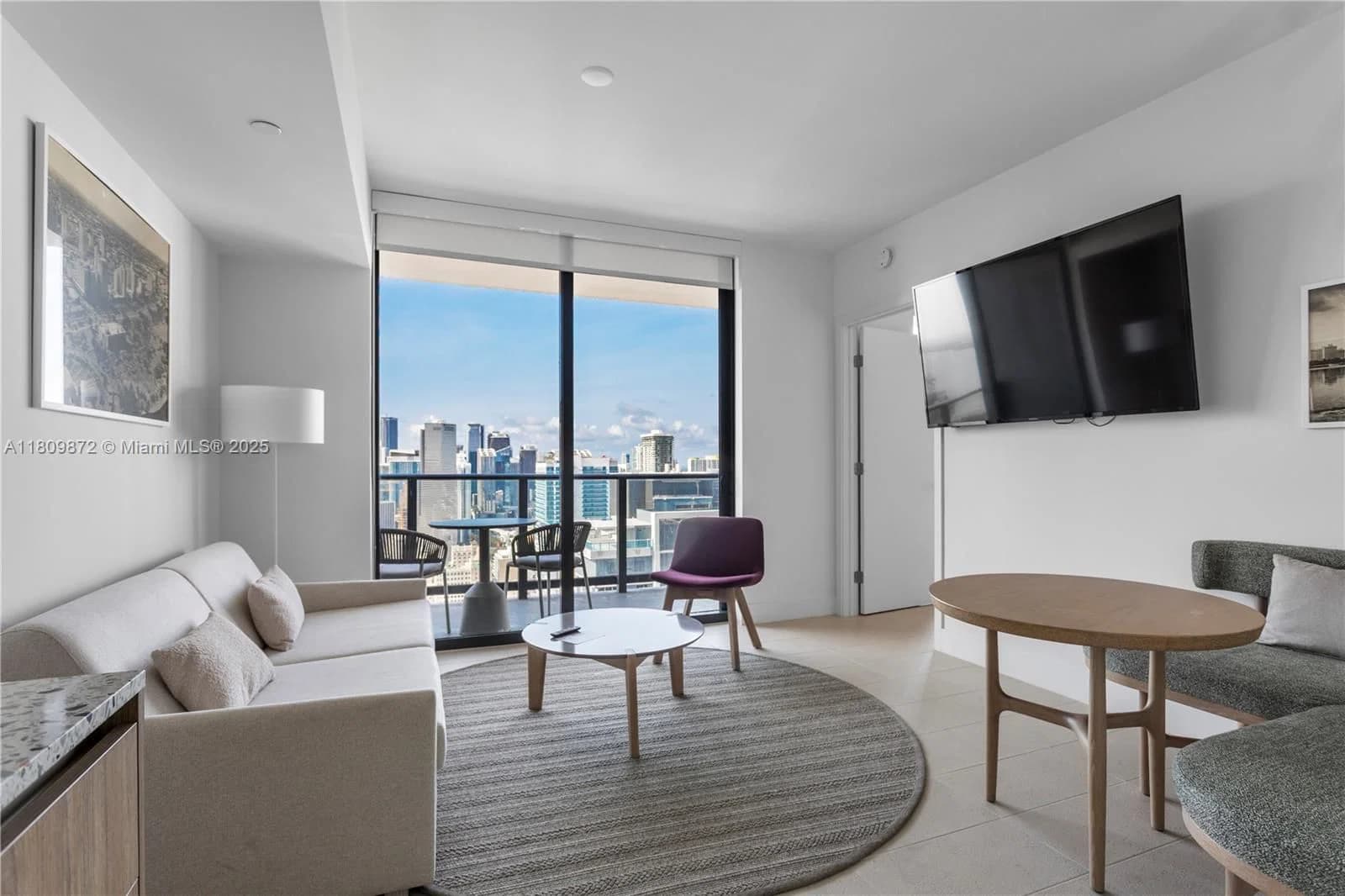 1-bedroom Condo — 601 1st St #3907, Miami, FL 33132