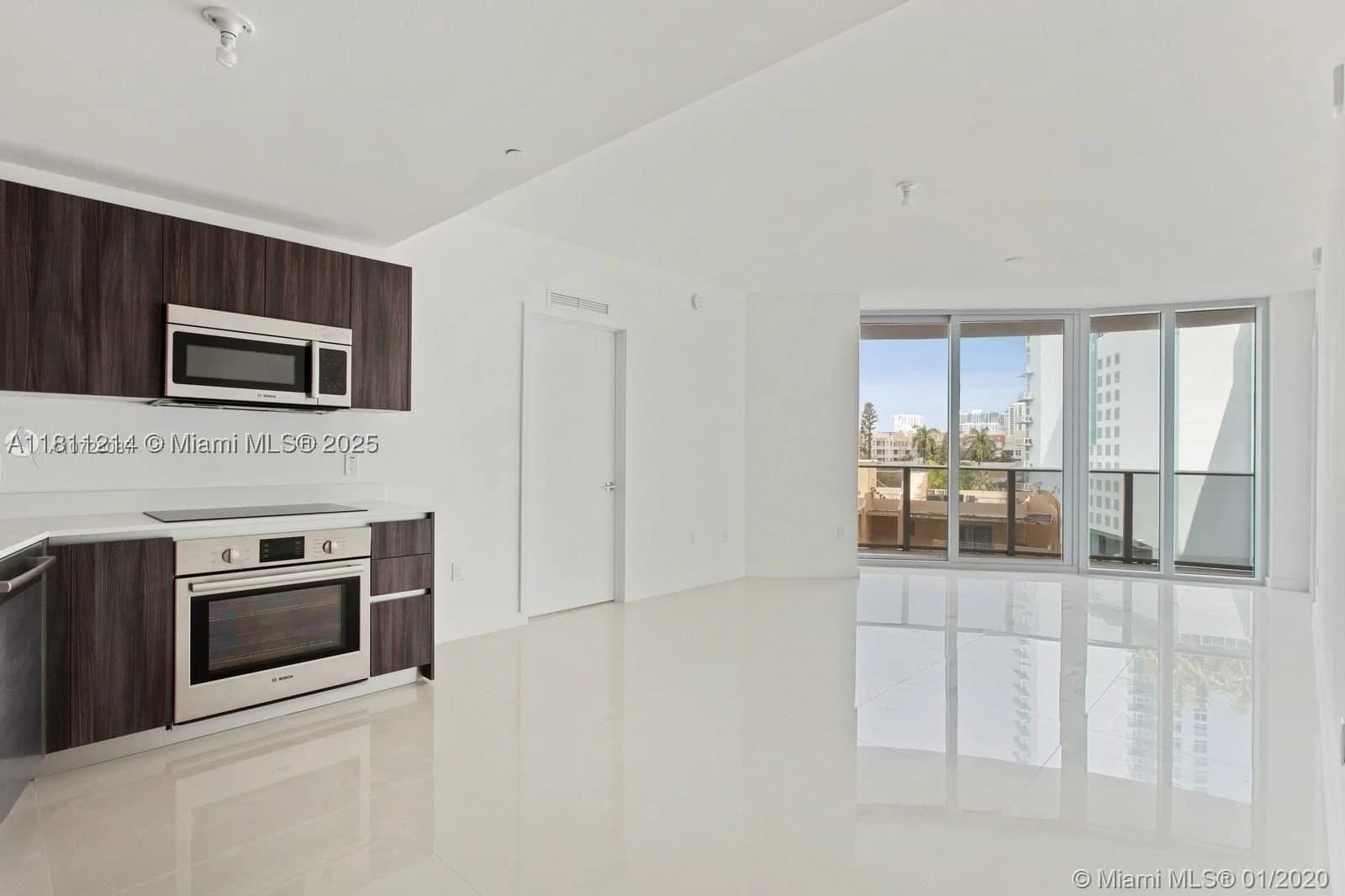 2-bedroom Condo — 488 18th St #501, Miami, FL 33132