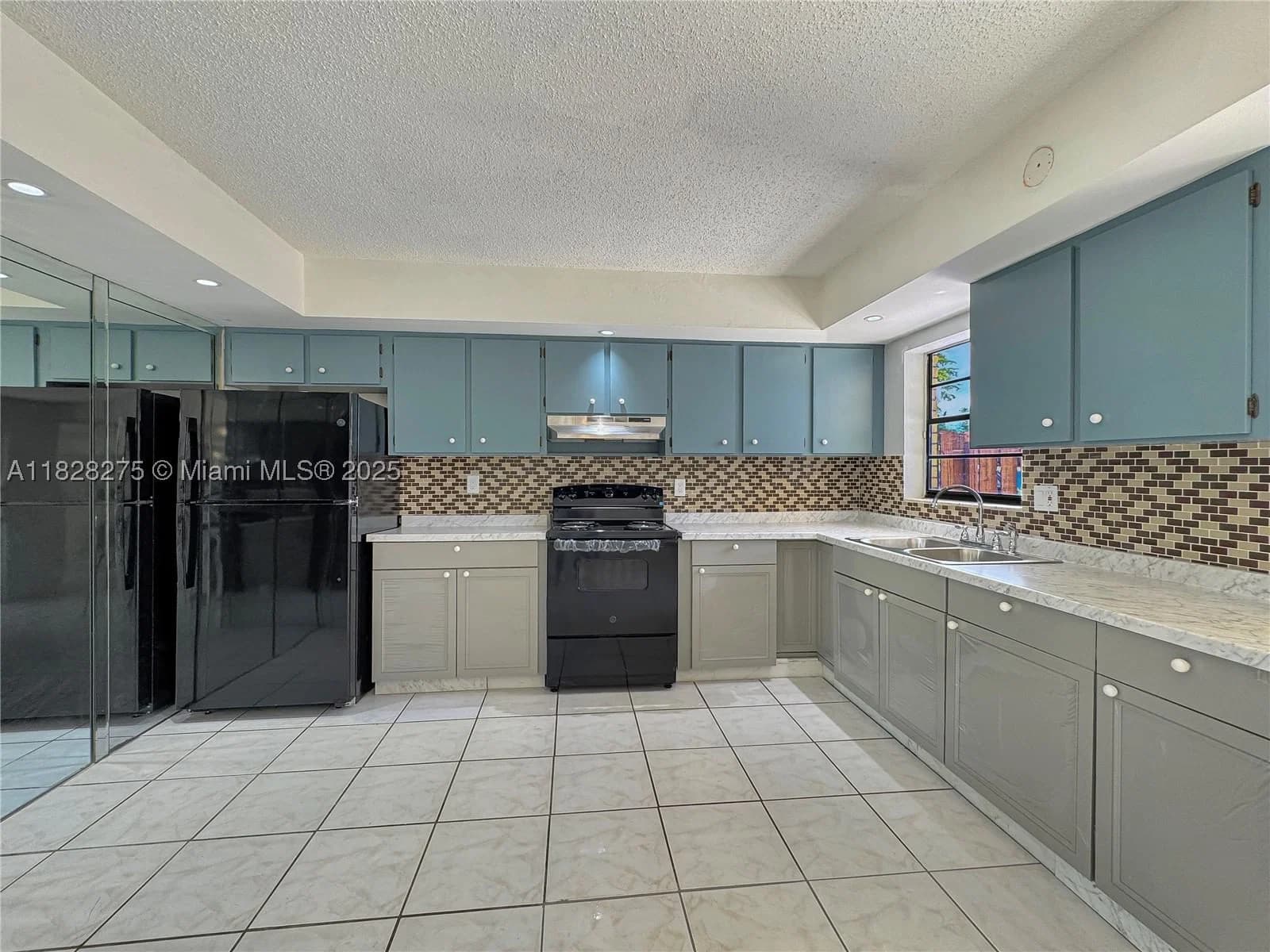 2+1 Condo — 8103 24th St, North Lauderdale, FL 33068