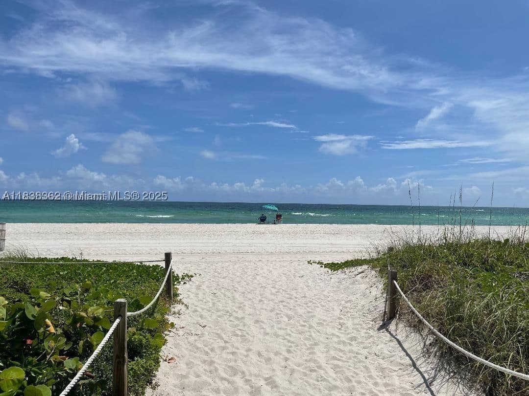2-bedroom Condo — 5401 Collins Ave #514, Miami Beach, FL 33140