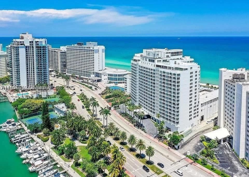 2-bedroom Condo — 5401 Collins Ave #514, Miami Beach, FL 33140
