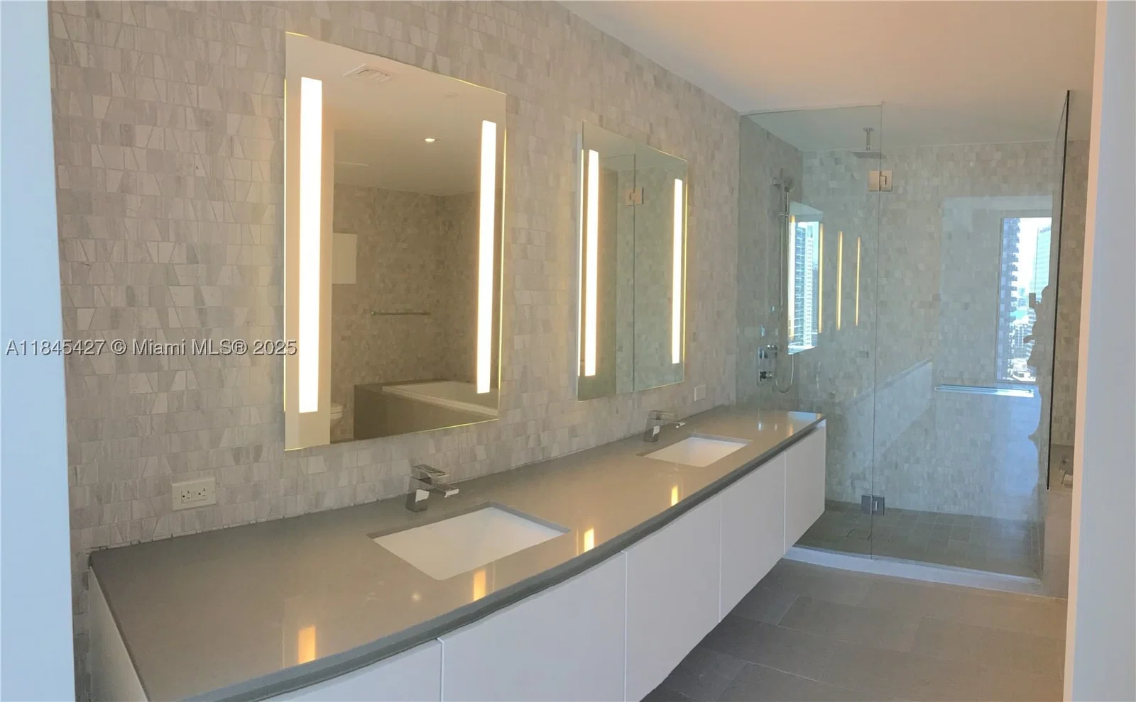2+1 Condo — 88 7th St #2305, Miami, FL 33130