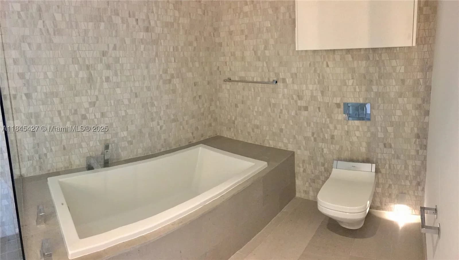 2+1 Condo — 88 7th St #2305, Miami, FL 33130