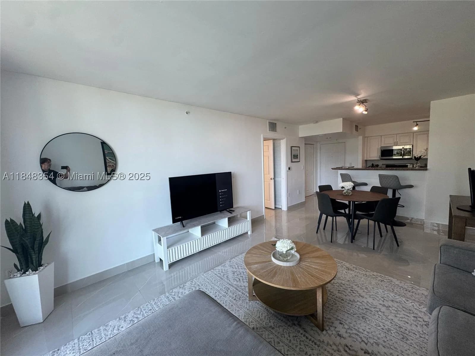 1-bedroom Apartment — 1155 Brickell Bay Dr #307, Miami, FL 33131