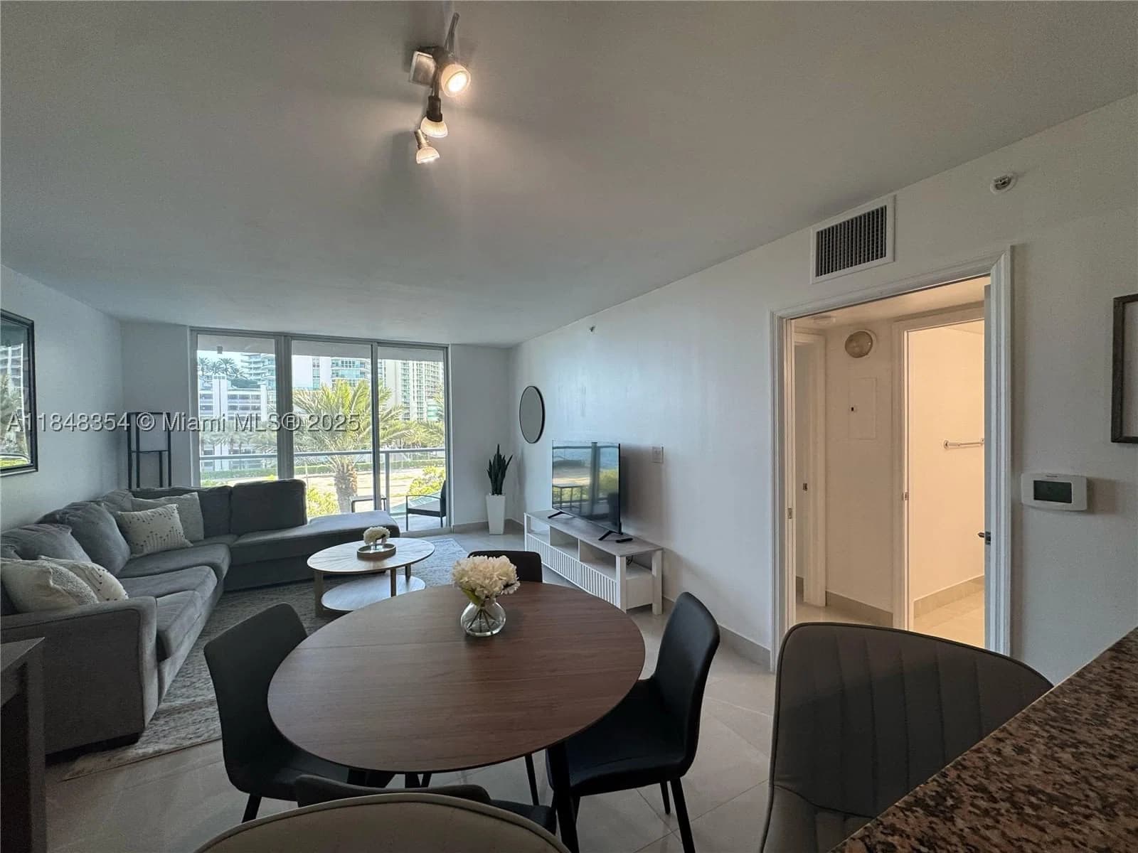 1-bedroom Apartment — 1155 Brickell Bay Dr #307, Miami, FL 33131