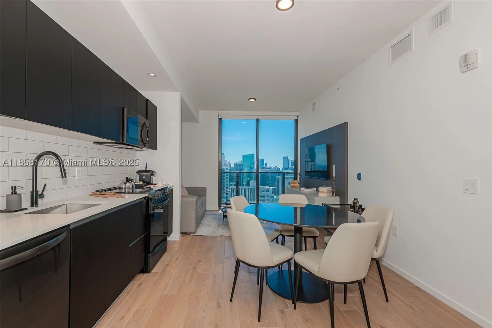 2+1 Condo — 398 5th St #4417, Miami, FL 33132