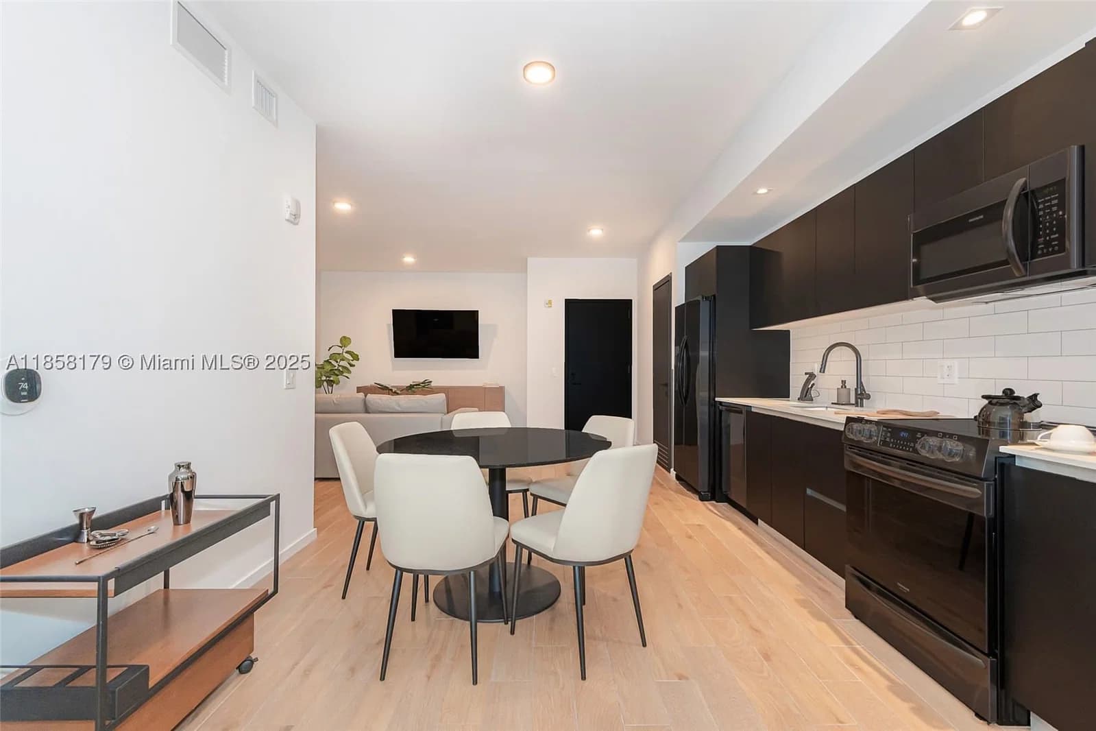 2+1 Condo — 398 5th St #4417, Miami, FL 33132