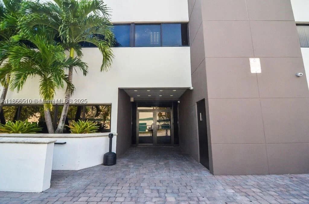 Mülk — 5600 135th Ave, Miami, FL 33183