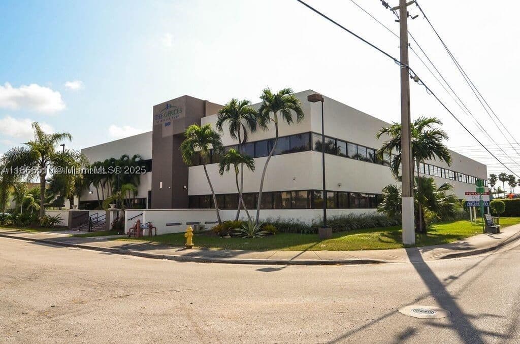 Mülk — 5600 135th Ave, Miami, FL 33183