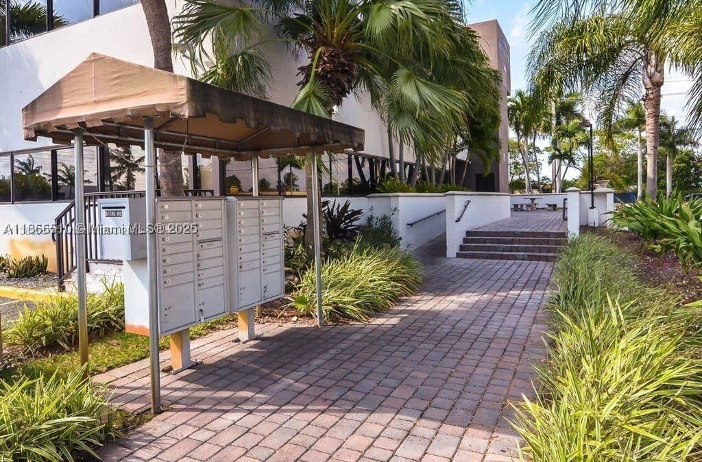 Mülk — 5600 135th Ave, Miami, FL 33183