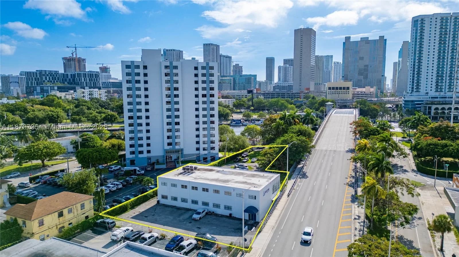 Mülk — 529 Flagler St, Miami, FL 33130