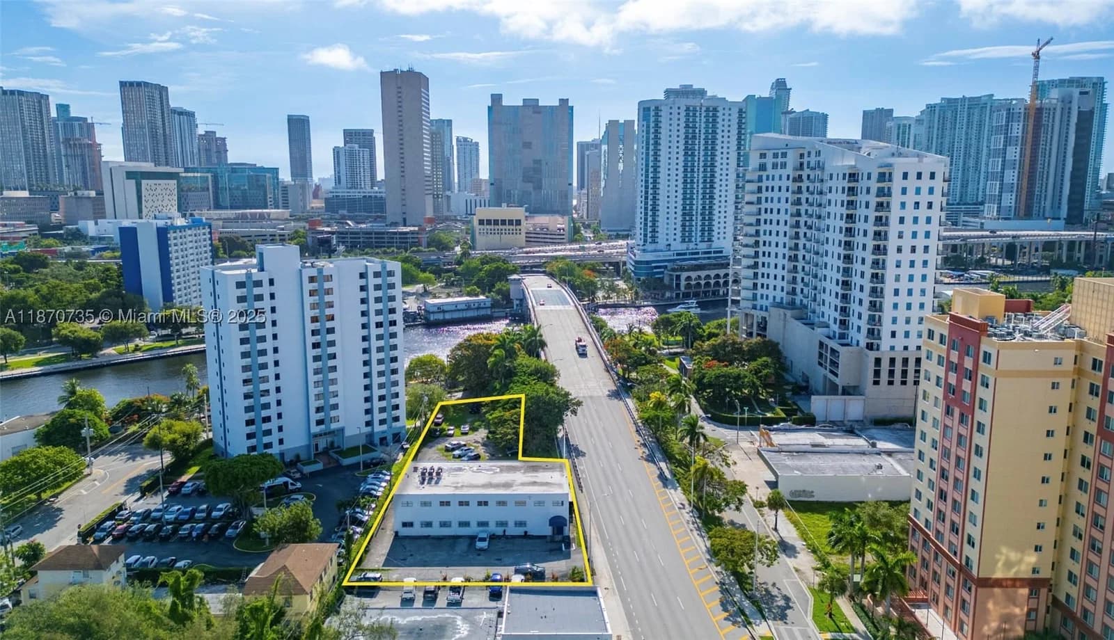 Mülk — 529 Flagler St, Miami, FL 33130