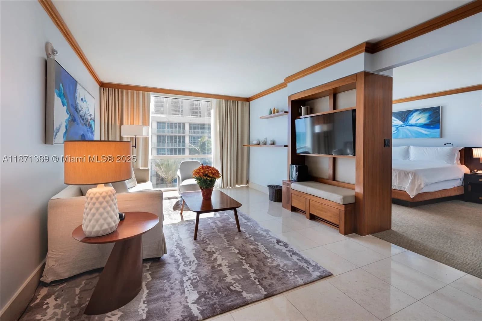 1-bedroom Condo — 6801 Collins Ave #418 (deed 407), Miami Beach, FL 33141