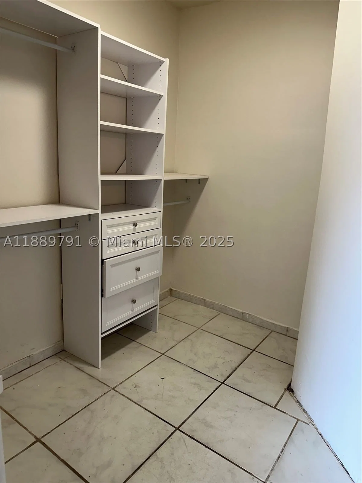 1+1 Condo — 26 Diplomat Parkway #2248, Hallandale Beach, FL 33009
