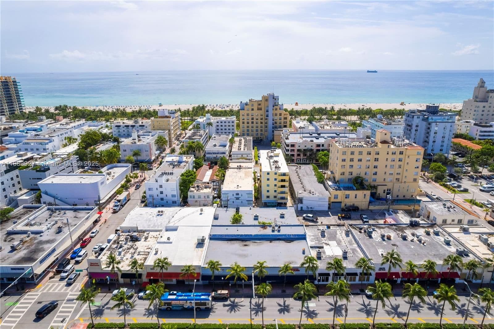 Mülk — 1345 Washington Ave, Miami Beach, FL 33139