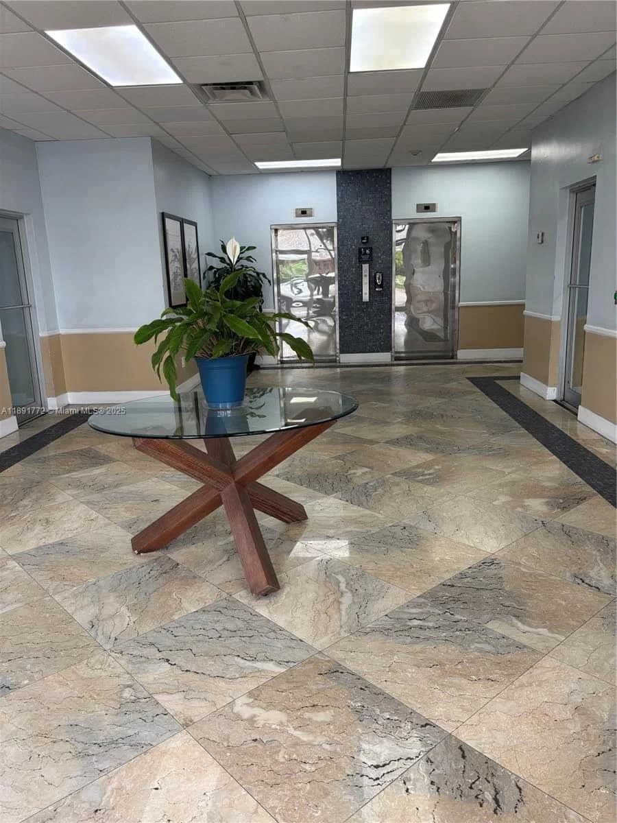 Mülk — 717 Ponce De Leon Blvd #328, Coral Gables, FL 33134