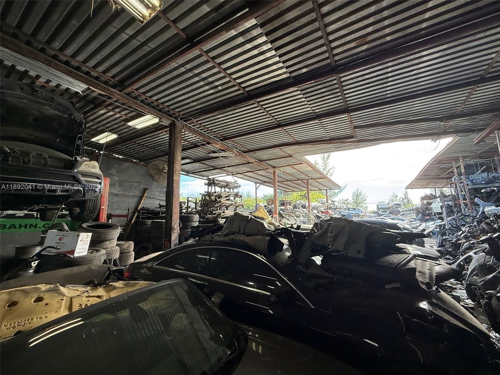 Mülk — Opa Locka, FL 33054