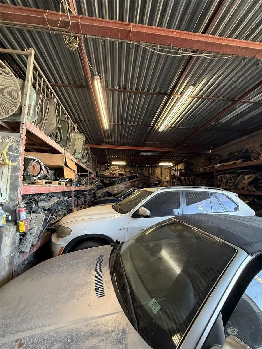 Mülk — Opa Locka, FL 33054