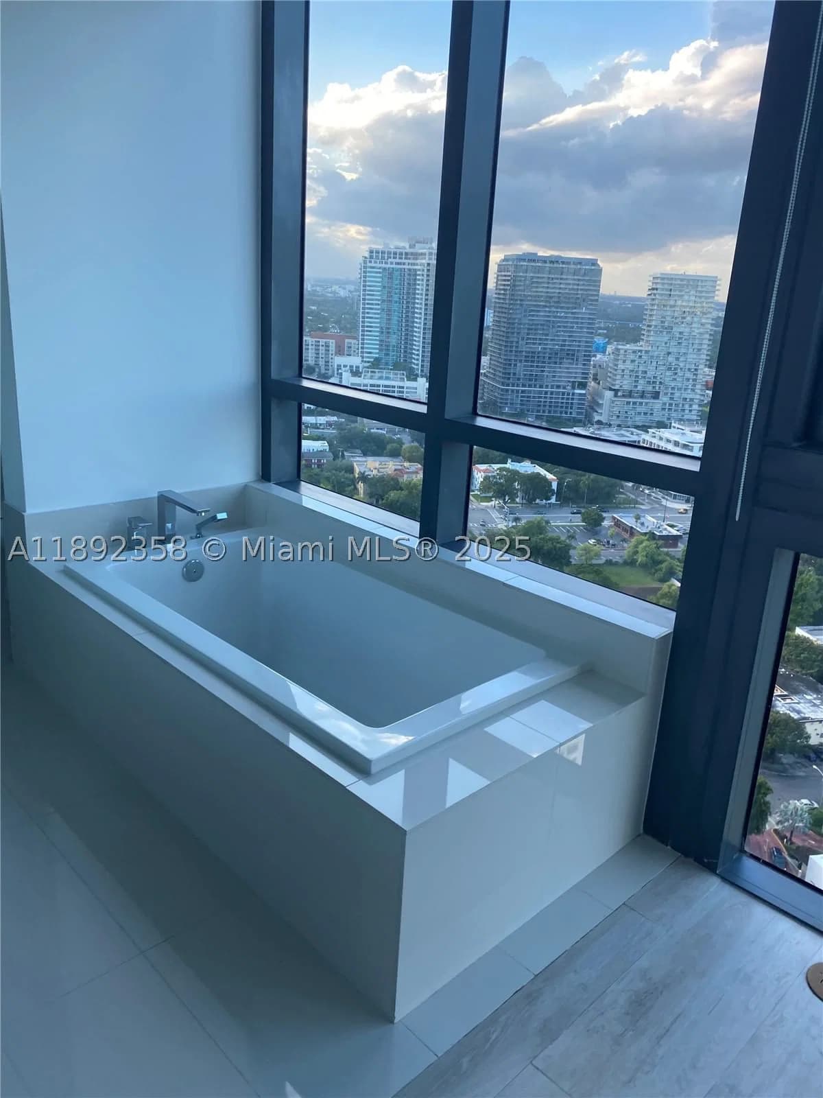 1+1 Condo — 650 32nd St #3108, Miami, FL 33137
