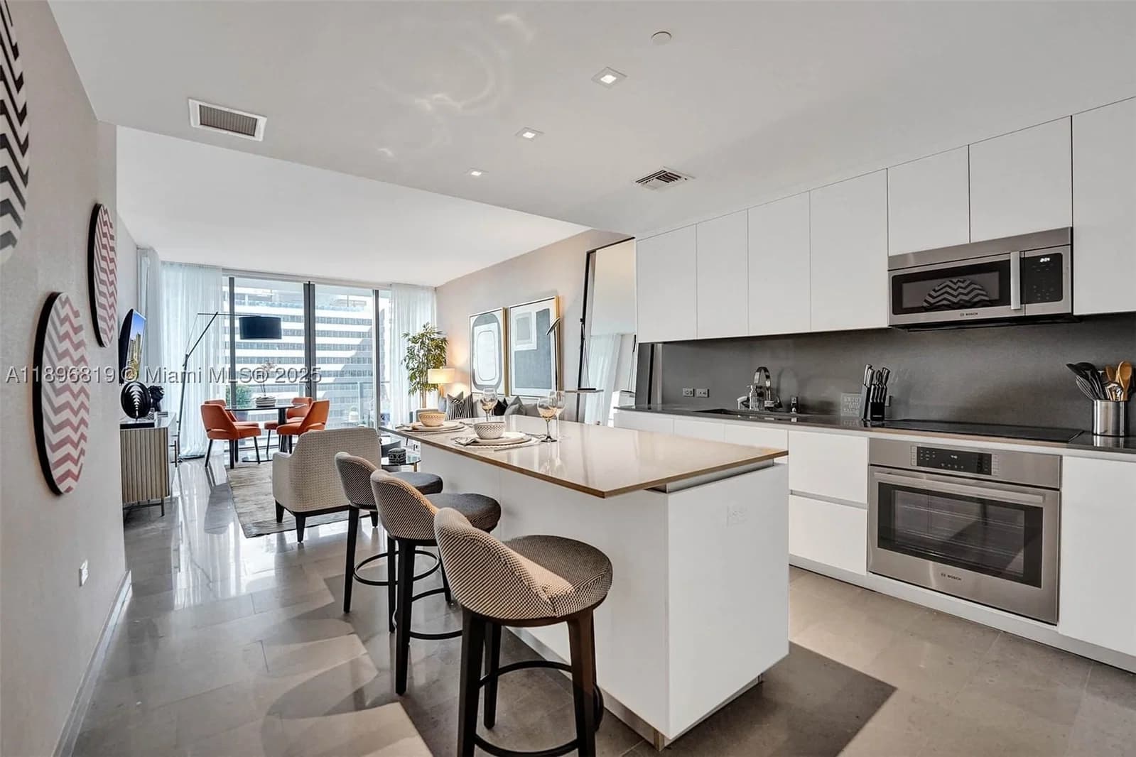 1+1 Condo — 88 7th St #1408, Miami, FL 33130