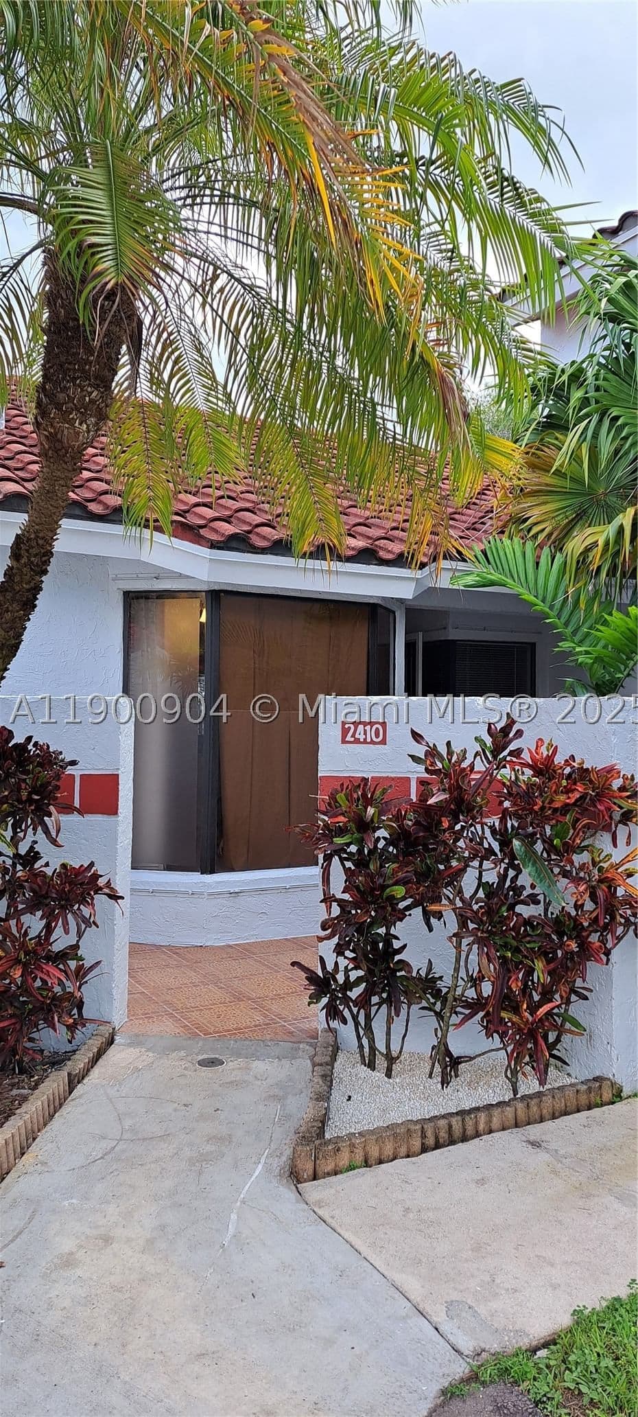 3-bedroom Townhouse — 2410 San Remo Cir, Homestead, FL 33035